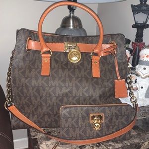 Michael Kors Hamilton Large Tote With Wallet